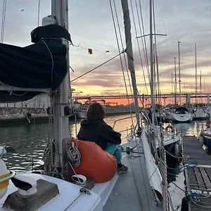 Cozy Marina Sleepaboard - Sail Away Botel Lisbon