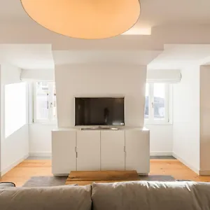 https://feels-like-home-chiado-bright-apartment.hotels-lisbon-portugal.com